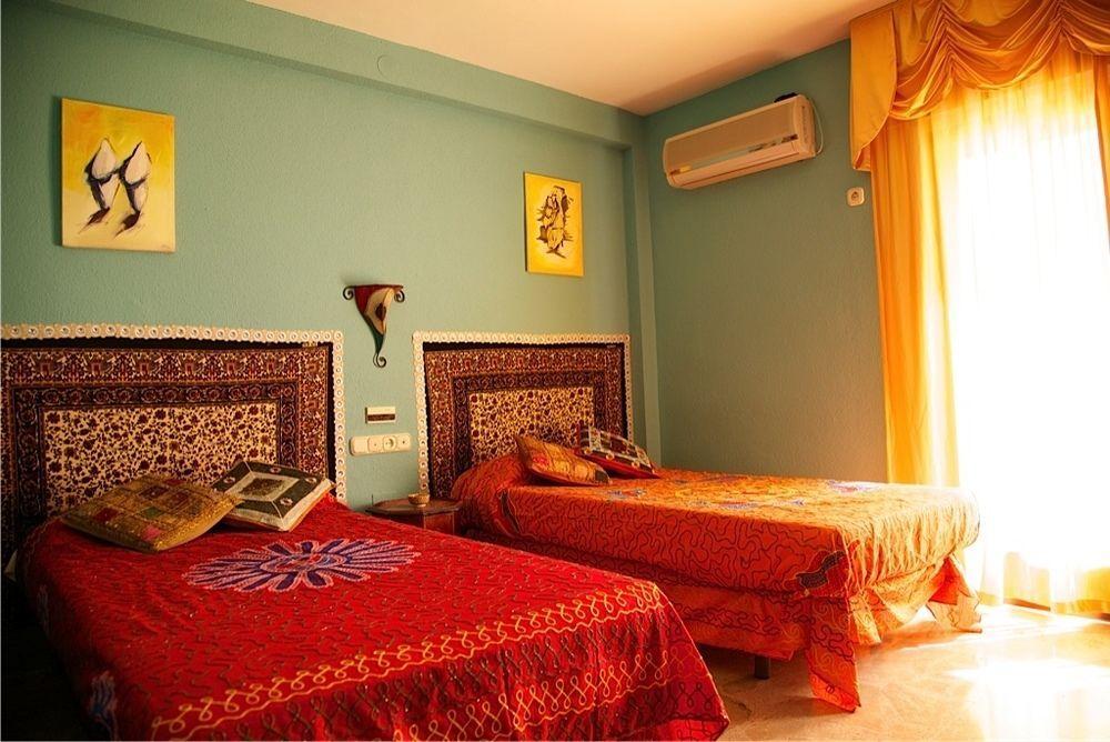 Hotel Tematico Costa Del Sol ตอร์เรโมลิโนส ภายนอก รูปภาพ