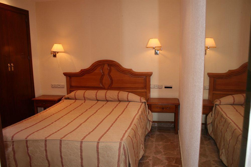 Hotel Tematico Costa Del Sol ตอร์เรโมลิโนส ภายนอก รูปภาพ
