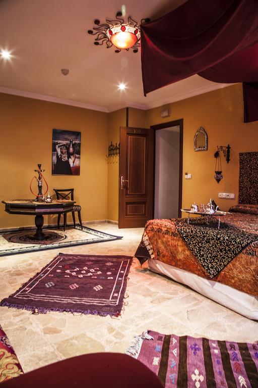 Hotel Tematico Costa Del Sol ตอร์เรโมลิโนส ภายนอก รูปภาพ