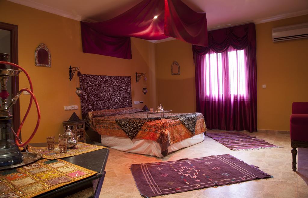 Hotel Tematico Costa Del Sol ตอร์เรโมลิโนส ภายนอก รูปภาพ